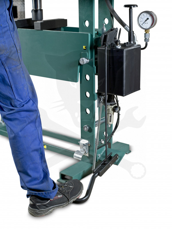 Prés 50 t hidro-pneumatilus lábpedálos - gyors dugattyú - Compac FP 50