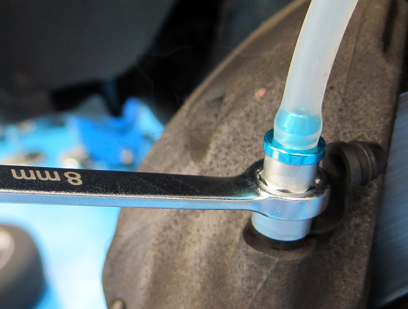 Féklégtelenítő kulcs készlet tömlővel 6 db-os + szelepes tömlő -TS20