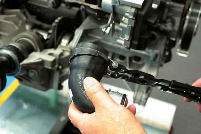 Bilincsfogó turbó csövekhez - VAG - VW, Audi, Skoda, stb.