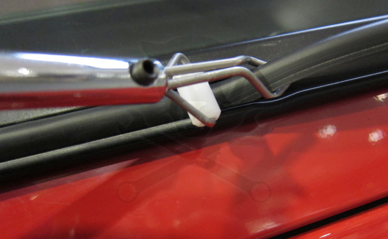 Szélvédő beszerelő készlet - idősebb jármű gumibetétes szélvédőihez