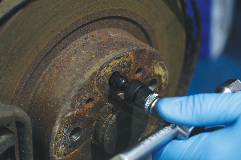 Menetjavító készlet kerékcsavarokhoz külső és belső menetekhez M12 - M14