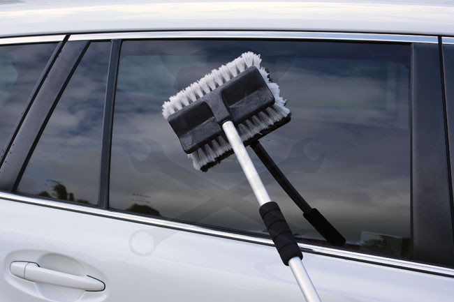 Autó mosókefe 700 mm-es nyéllel és sűrű, lágy, hosszú sörtékkel