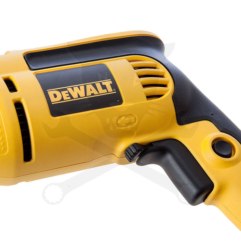 Ütvefúrógép 701W 1.5-13 mm fogask.tokmány - DeWalt2