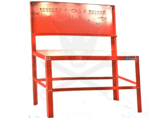 Satupad szerszámos fallal