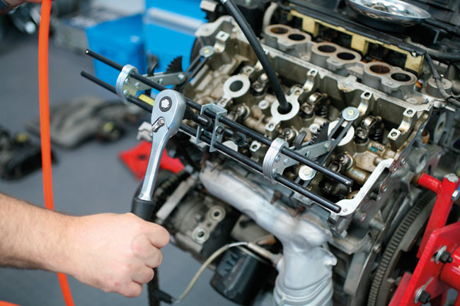 Szeleprugó lenyomó készlet