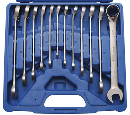 Csillag-villás racsnis készlet 12 r. 8-19 mm mattított irányv. BGS