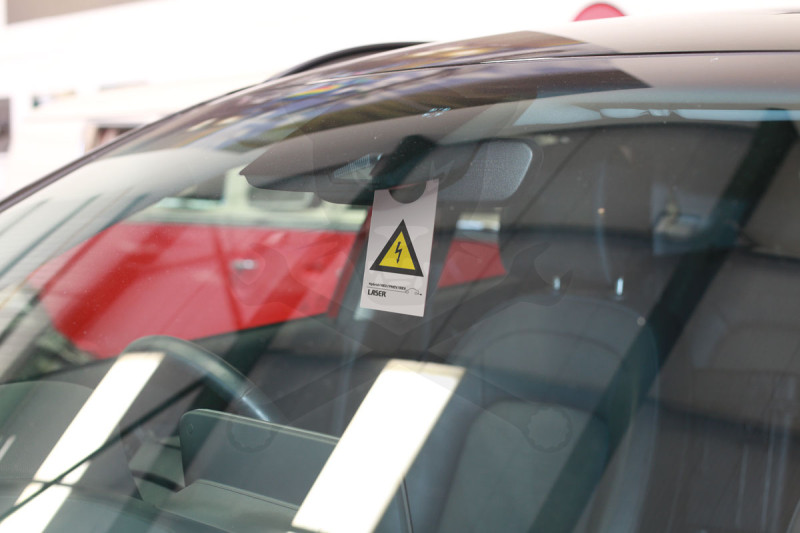 Tábla Vigyázat nagyfeszültség Hybrid/HEV/PHEV/BEV tükörre akasztható