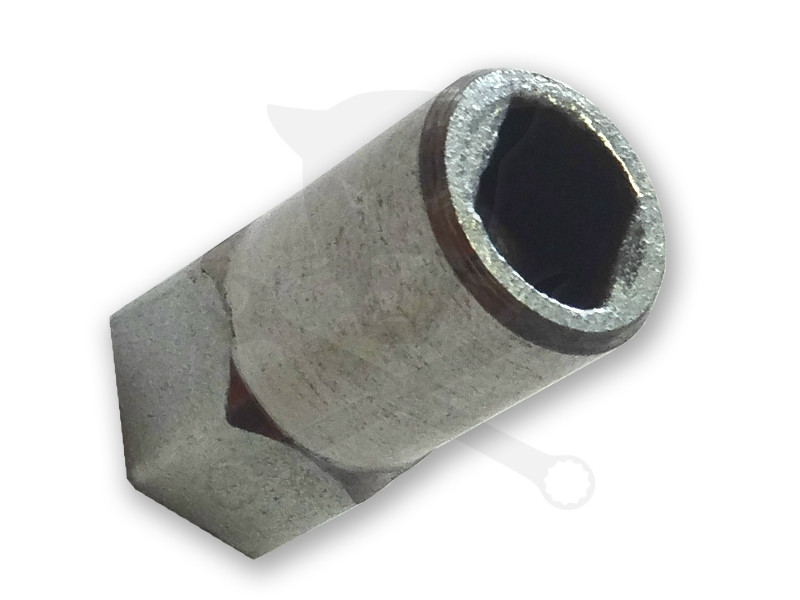 Adagoló állításához csak Lucas spec. kulcs (PT-24/4)