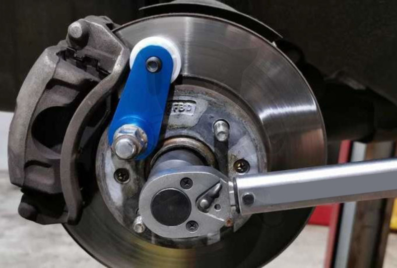 Kerékagy megtámasztó célszerszám készlet - a tengelyanyák meglazításához