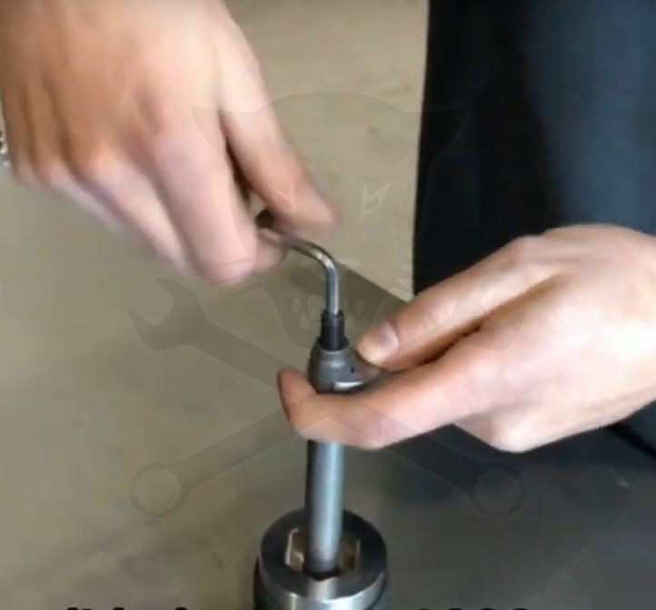 Porlasztó (injektor) réztömítés "tűzkarika" eltávolító+súlykoló 2:1-ben