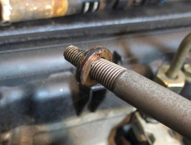 Porlasztó (injektor) réztömítés "tűzkarika" eltávolító+súlykoló 2:1-ben