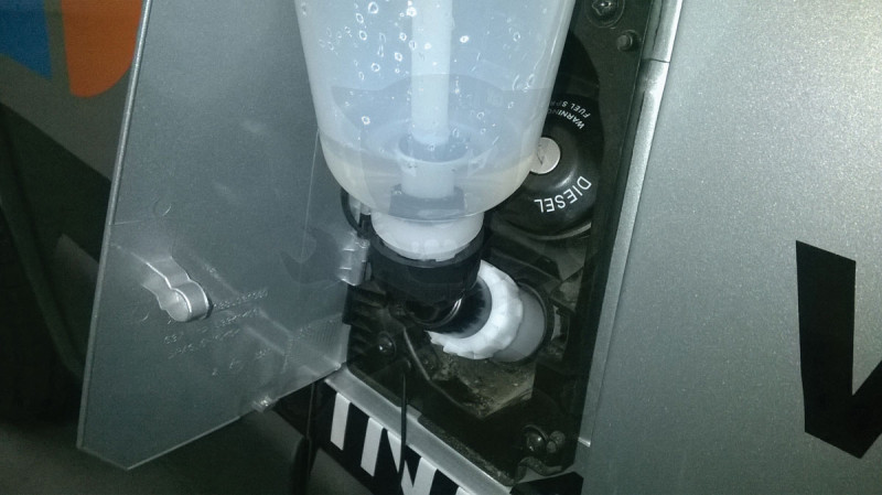 Adagoló flakon AdBlue folyadékhoz egyenes 1100 ml - szelepes