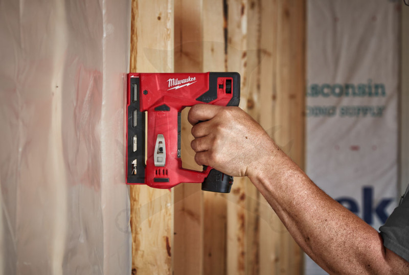 Tűzőgép, akkus 12V - akku nélkül - kofferben - Milwaukee (BST-0)