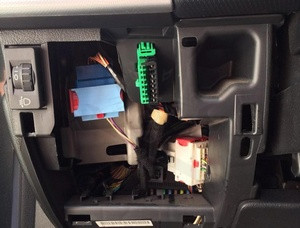 Akkumulátor bikázó-indító (starter)-hez OBD-II memóriamegörző kábel