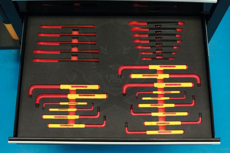 Szerszámos kocsi felszerelt szigetelt VDE 1000V-os szerszámokkal