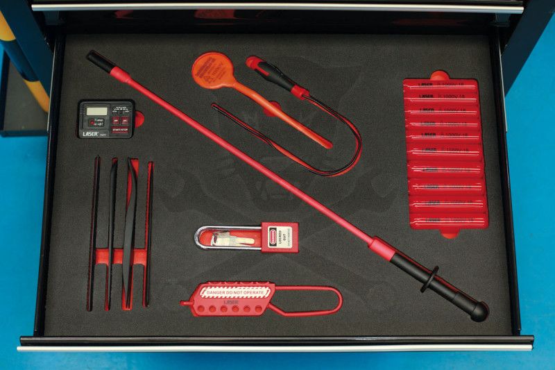 Szerszámos kocsi felszerelt szigetelt VDE 1000V-os szerszámokkal