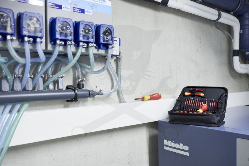 Szigetelt VDE 1000 V-os szerszám készlet 31 db-os 7209N - Wiha (43465)