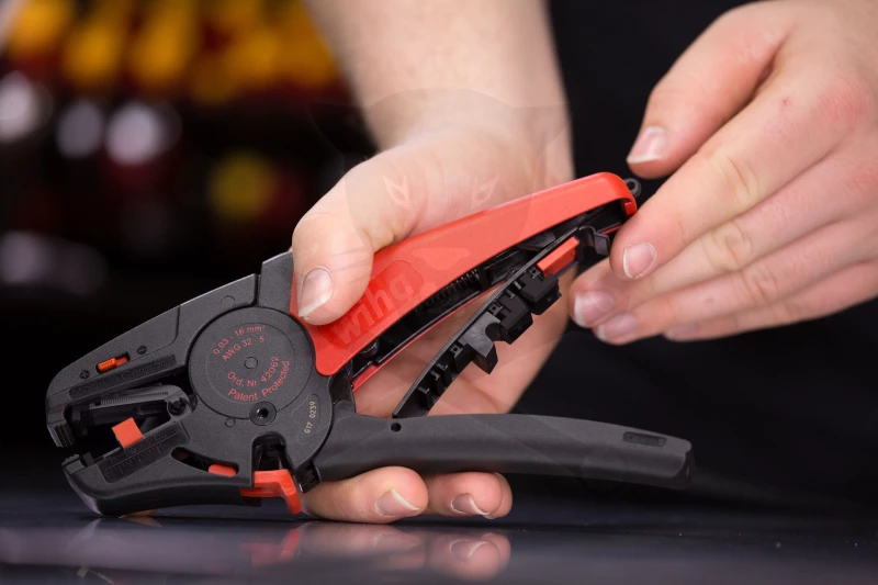 Fogó blankoló automata 0.03 - 16.0 mm2 200 mm AWG 32-5