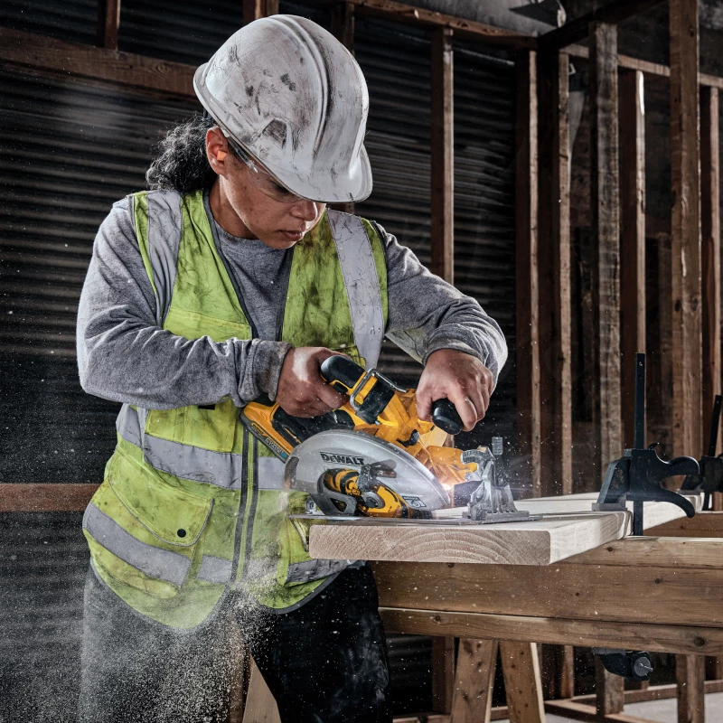 Körfűrész, kézi -akkus 18 V 2x5.0 Ah 190 mm -POWERSTACK- DeWalt