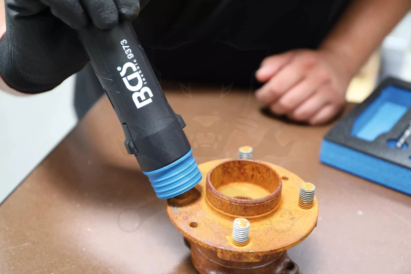 Tálcás BGS tőcsavar tisztító kefe készlet