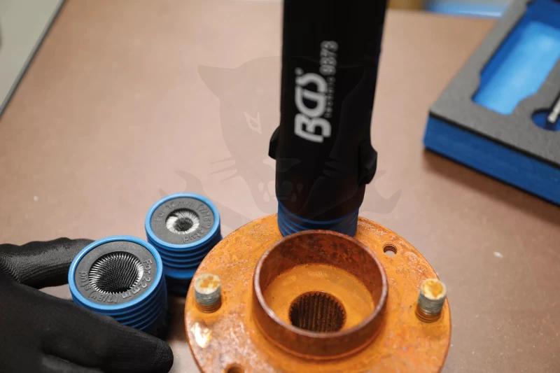 Tálcás BGS tőcsavar tisztító kefe készlet