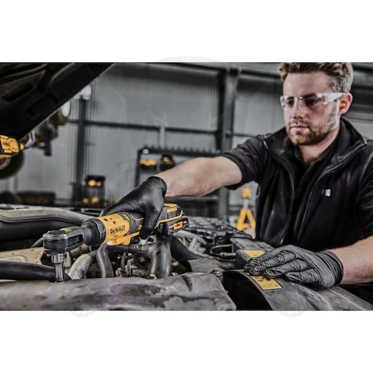 Csavarkulcs racsnis 18V 95 Nm 3/8" akkus - akku nékül - DeWalt