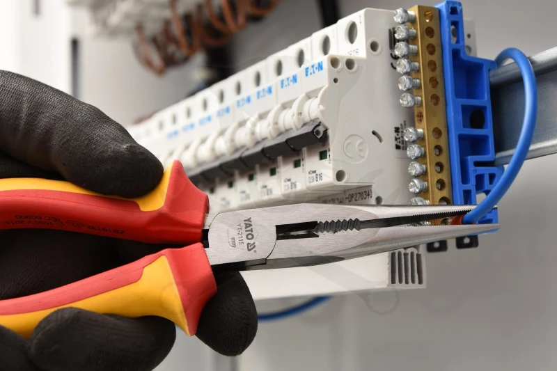 Fogó 1000V szigetelt hosszúcsőrű 160 mm VDE Yato