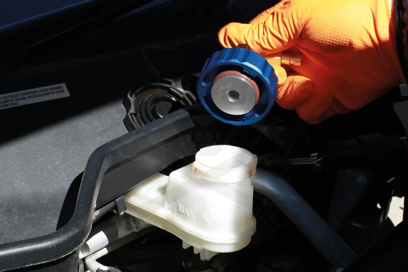 Féklégtelenítő adapter fékolaj tartályhoz - Tesla Model S / X - Laser