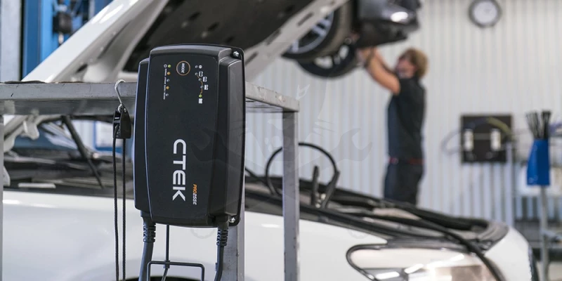 Akkumulátor töltő 12V - 25A CTEK PRO 25S EU